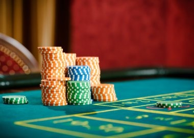 sinardewa slot Bandar Ceme live dealer table with multi-camera feed on mobile screen